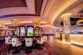 Pengguna mengakses layanan togel online lewat ponsel dengan pengalaman responsif di pemudatogel
